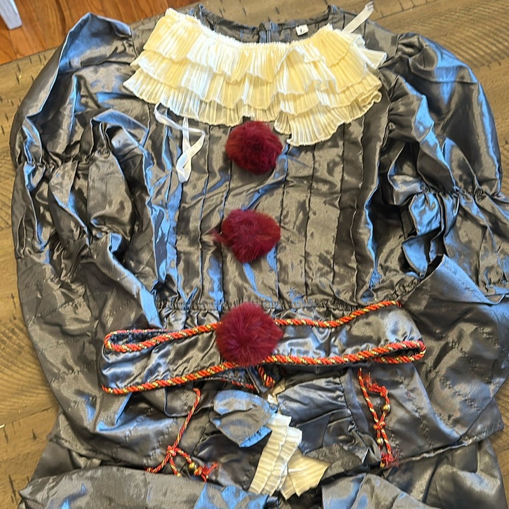 Penny Wise youth costume size Large